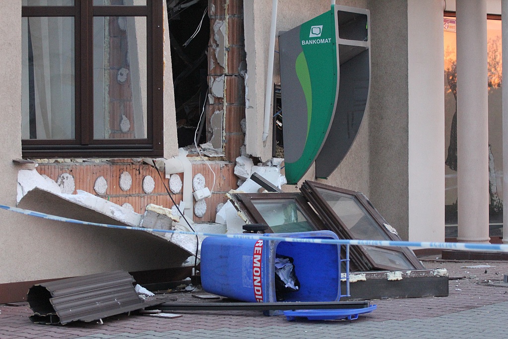 W Kunicach doszło do próby kradzieży bankomatu    	