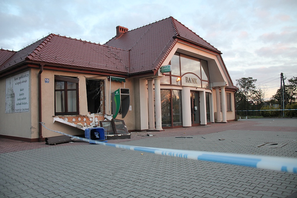 W Kunicach doszło do próby kradzieży bankomatu    	