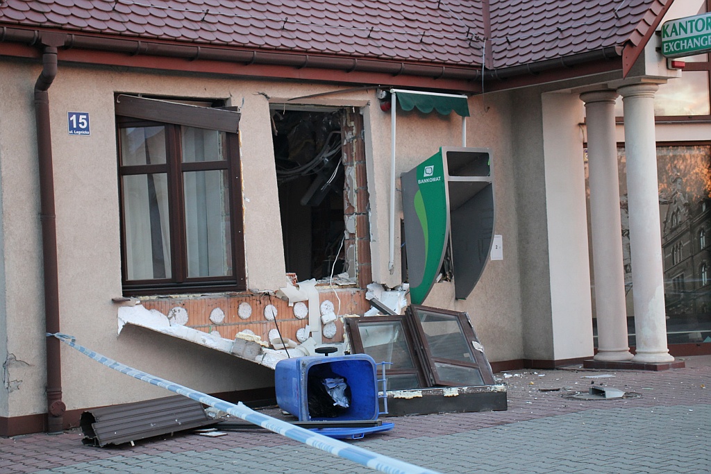 W Kunicach doszło do próby kradzieży bankomatu    	