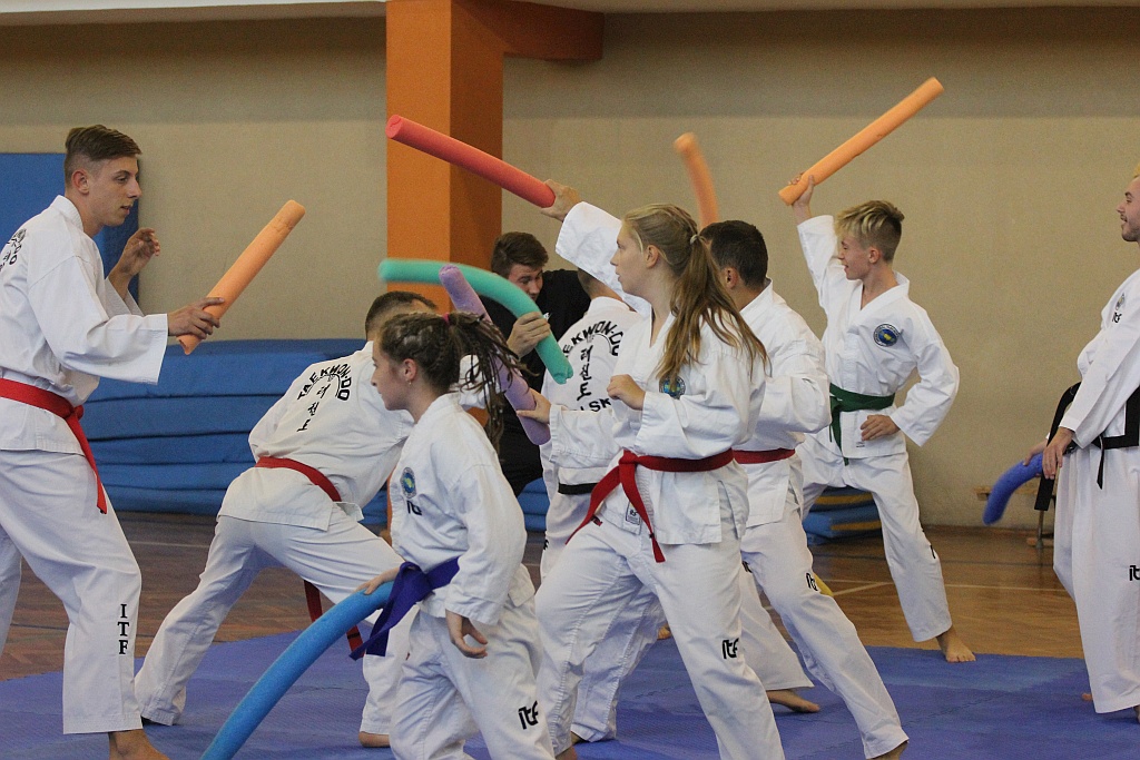 Legniccy taekwondocy pokazali swoje pucharowe trofea
