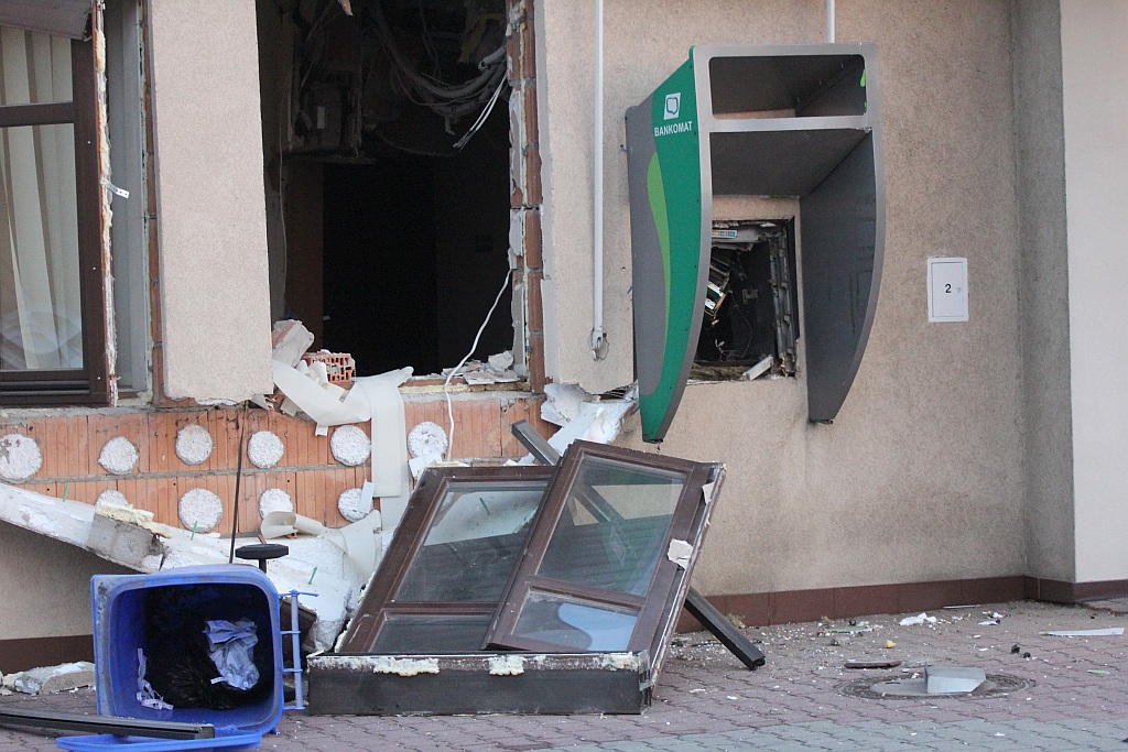 W Kunicach doszło do próby kradzieży bankomatu    	