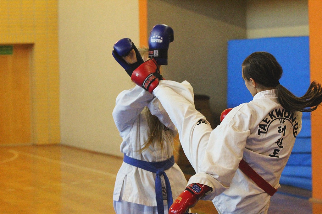 Legniccy taekwondocy pokazali swoje pucharowe trofea