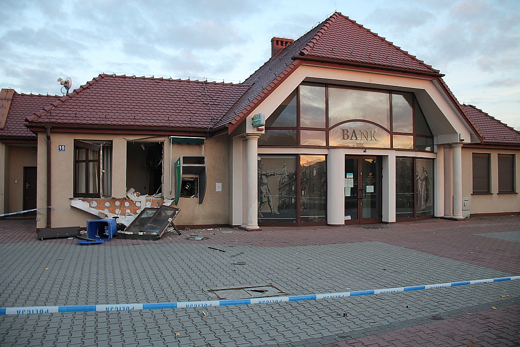 W Kunicach doszło do próby kradzieży bankomatu    	