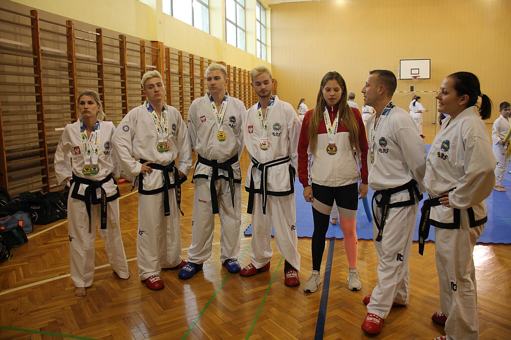 Legniccy taekwondocy pokazali swoje pucharowe trofea