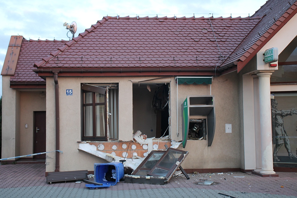 W Kunicach doszło do próby kradzieży bankomatu    	