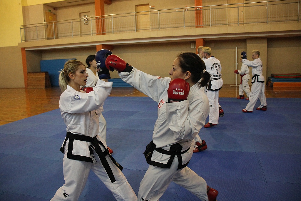Legniccy taekwondocy pokazali swoje pucharowe trofea