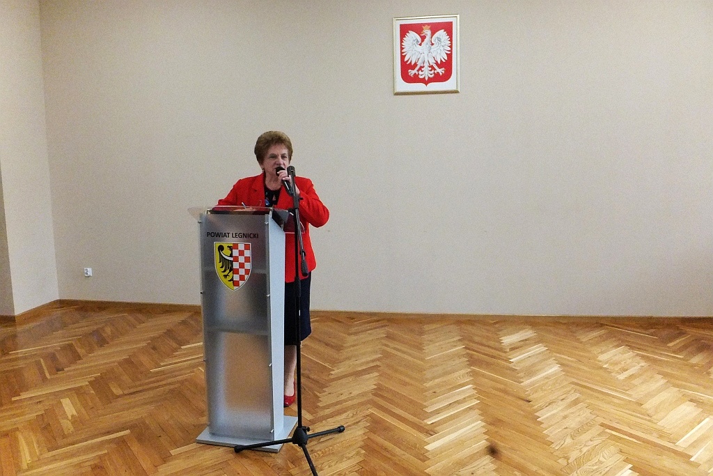 Pracownicy starostwa uhonorowani pamiątkowymi medalami