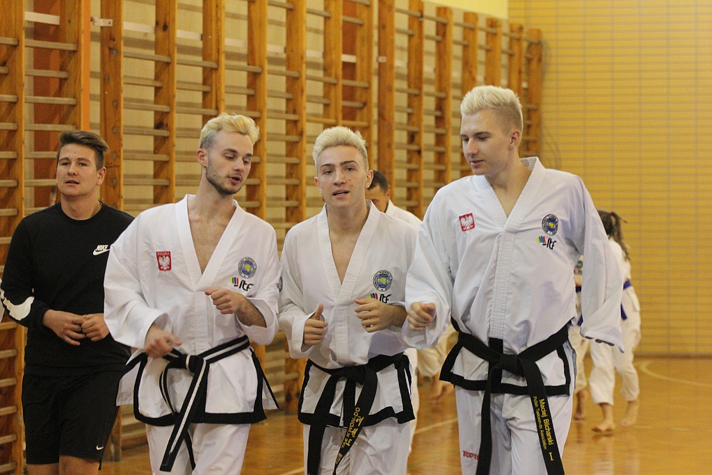 Legniccy taekwondocy pokazali swoje pucharowe trofea