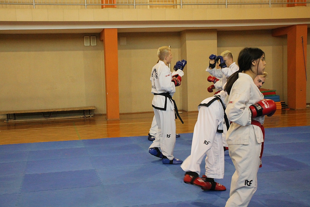 Legniccy taekwondocy pokazali swoje pucharowe trofea