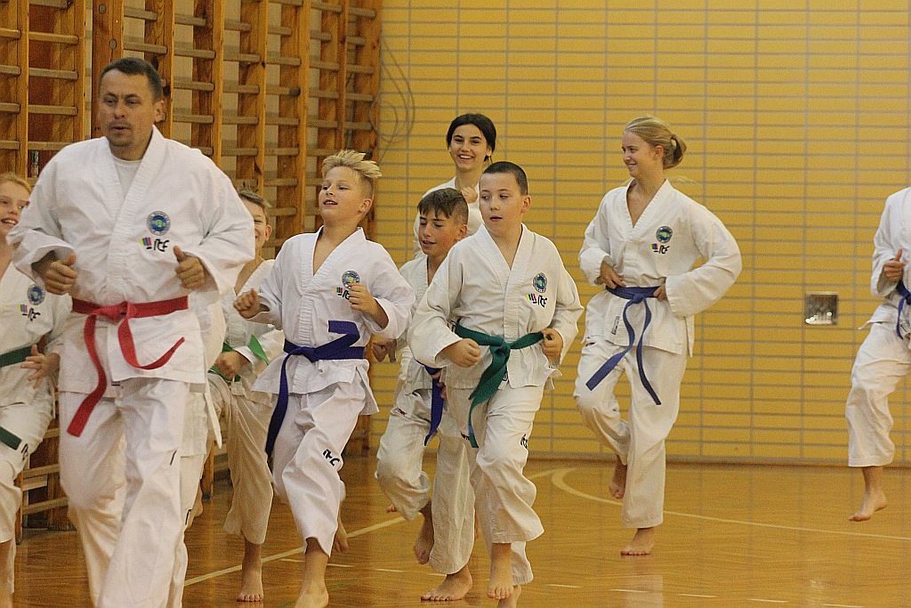 Legniccy taekwondocy pokazali swoje pucharowe trofea