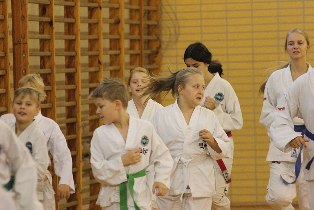 Legniccy taekwondocy pokazali swoje pucharowe trofea