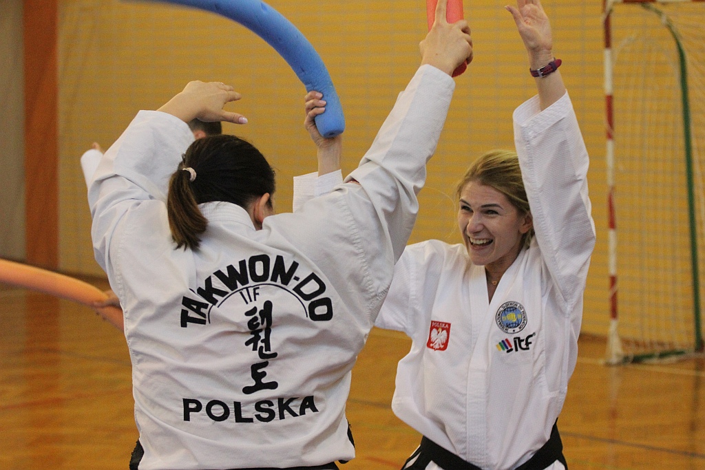 Legniccy taekwondocy pokazali swoje pucharowe trofea