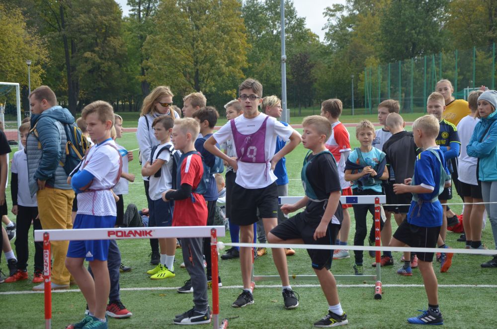 Sztafetowe Biegi Przełajowe w legnickim parku