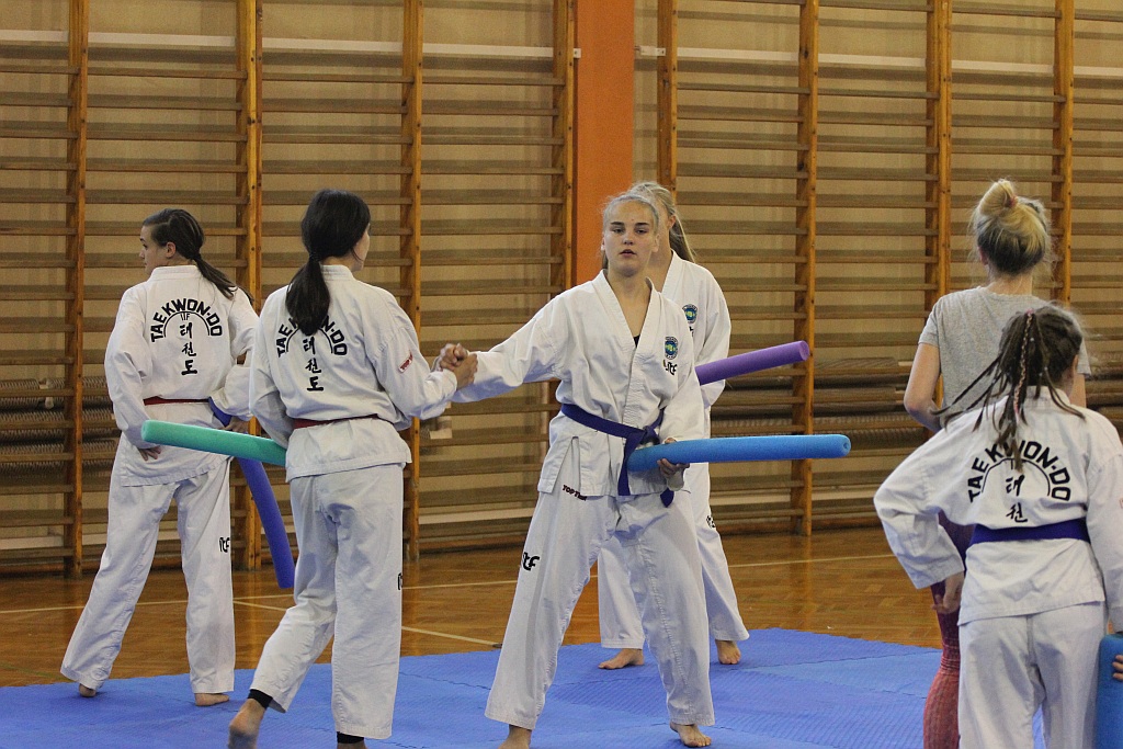 Legniccy taekwondocy pokazali swoje pucharowe trofea