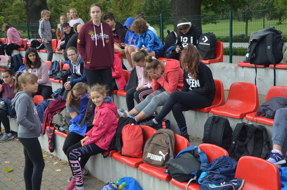 Sztafetowe Biegi Przełajowe w legnickim parku