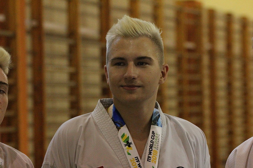 Legniccy taekwondocy pokazali swoje pucharowe trofea
