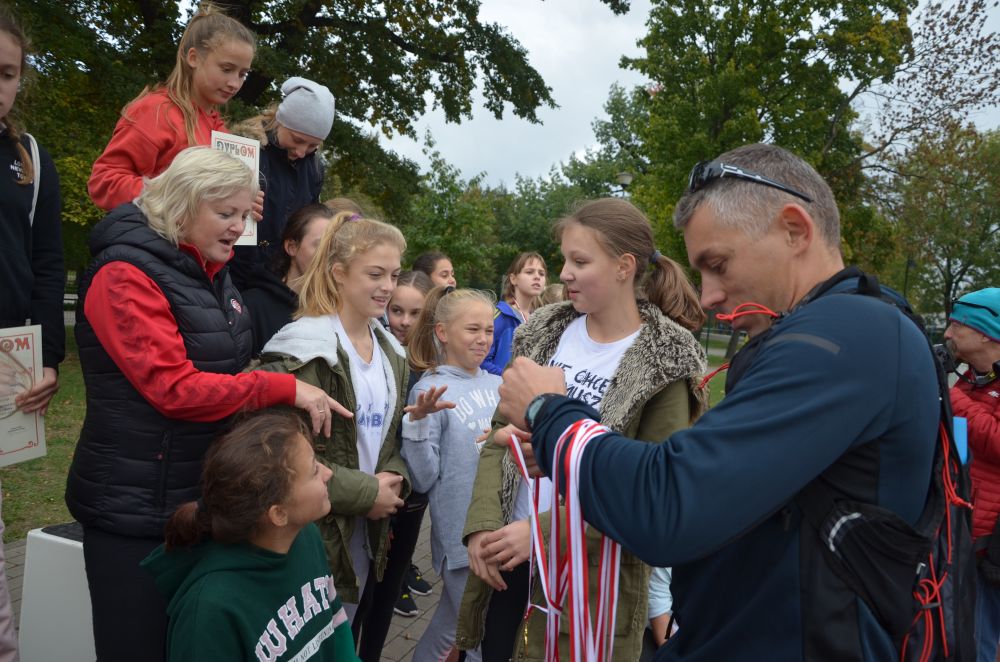 Sztafetowe Biegi Przełajowe w legnickim parku