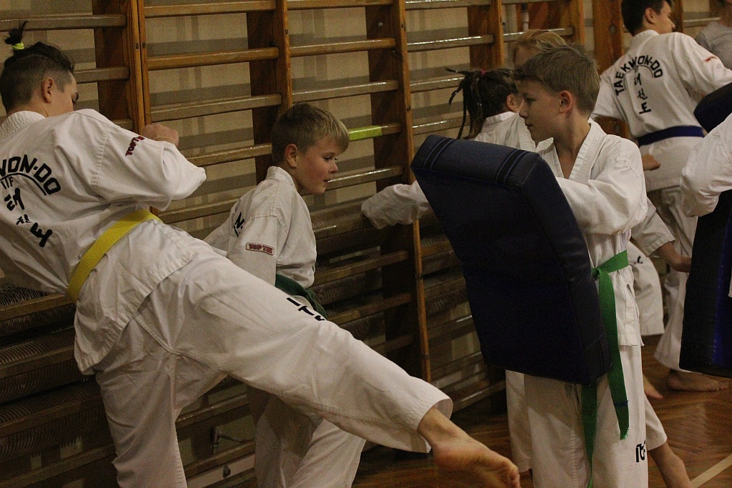 Legniccy taekwondocy pokazali swoje pucharowe trofea