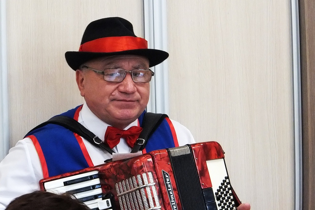 Pracownicy starostwa uhonorowani pamiątkowymi medalami