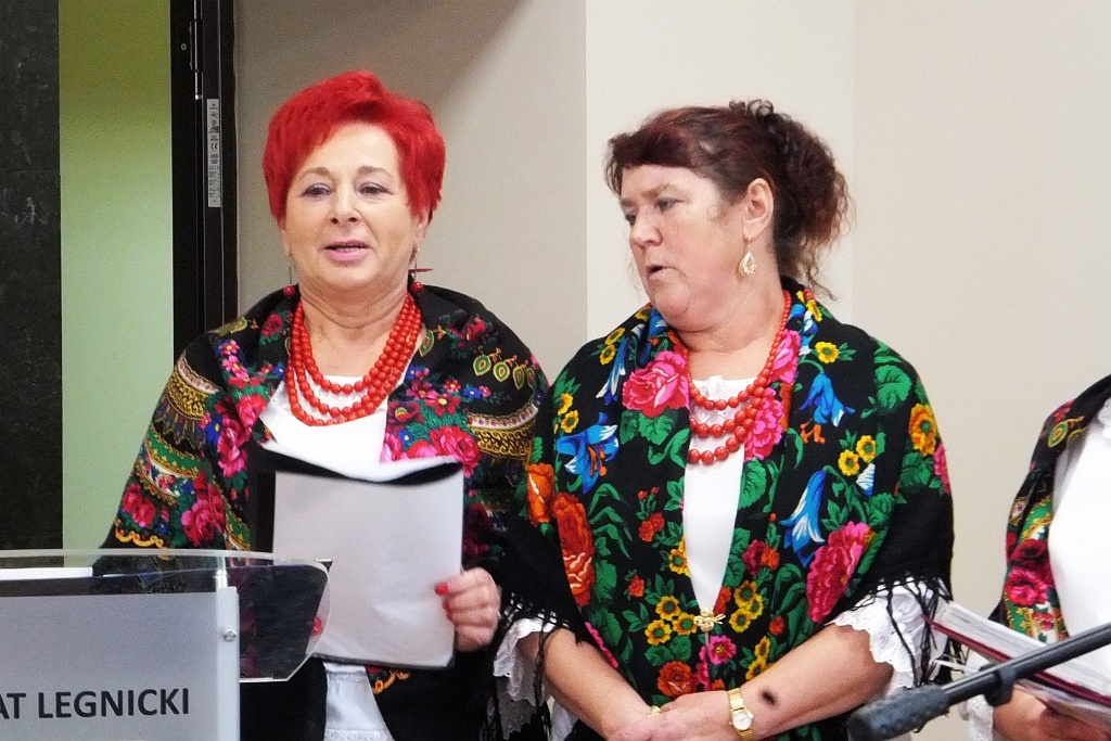Pracownicy starostwa uhonorowani pamiątkowymi medalami