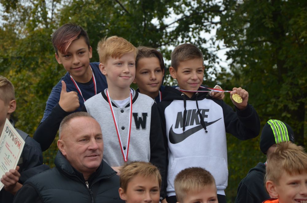 Sztafetowe Biegi Przełajowe w legnickim parku