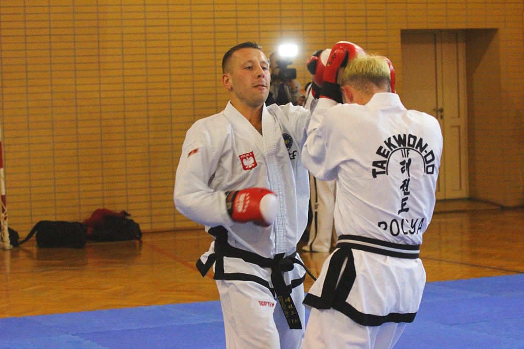 Legniccy taekwondocy pokazali swoje pucharowe trofea