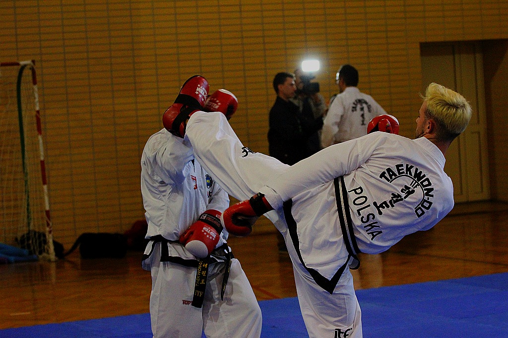 Legniccy taekwondocy pokazali swoje pucharowe trofea