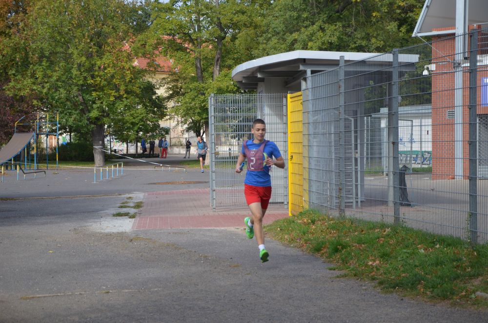 Sztafetowe Biegi Przełajowe w legnickim parku