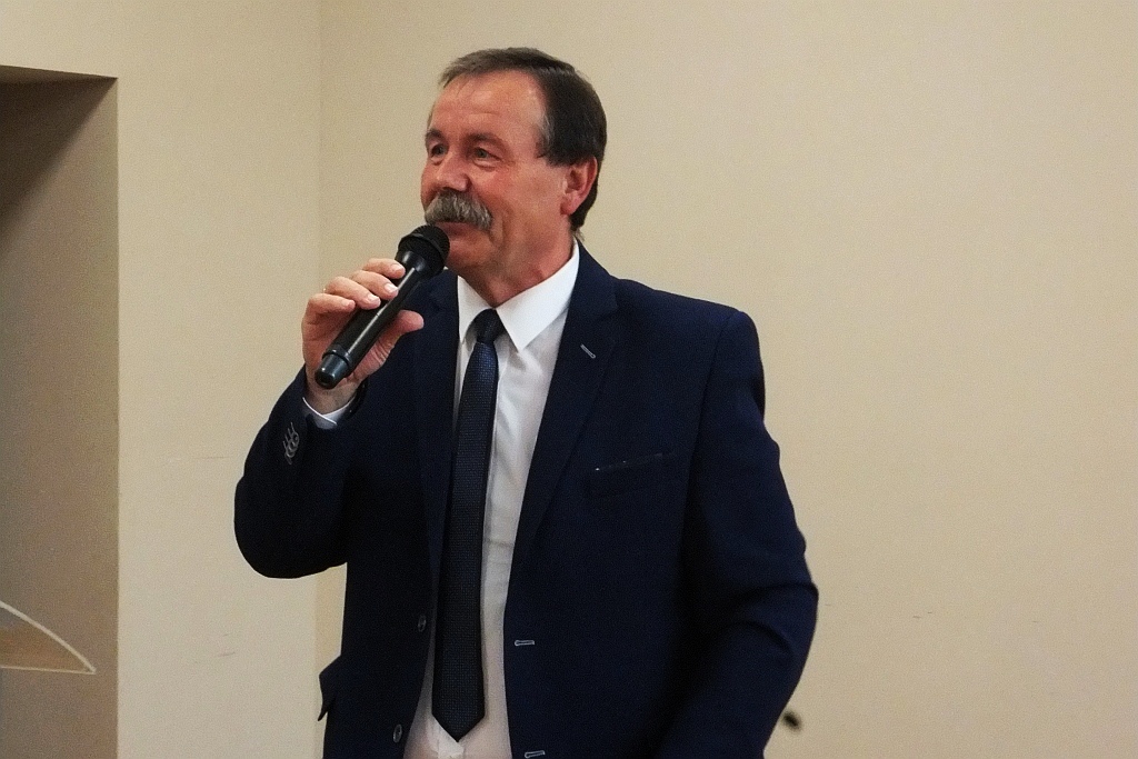 Pracownicy starostwa uhonorowani pamiątkowymi medalami