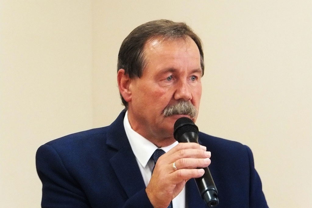 Pracownicy starostwa uhonorowani pamiątkowymi medalami