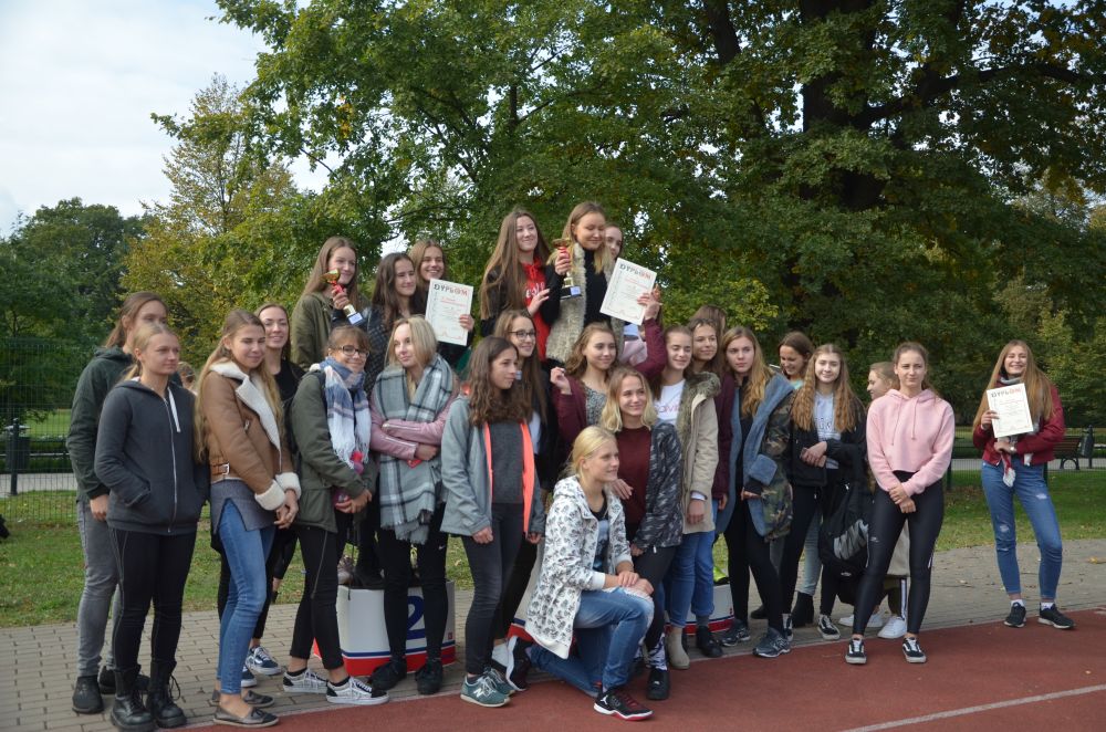Sztafetowe Biegi Przełajowe w legnickim parku