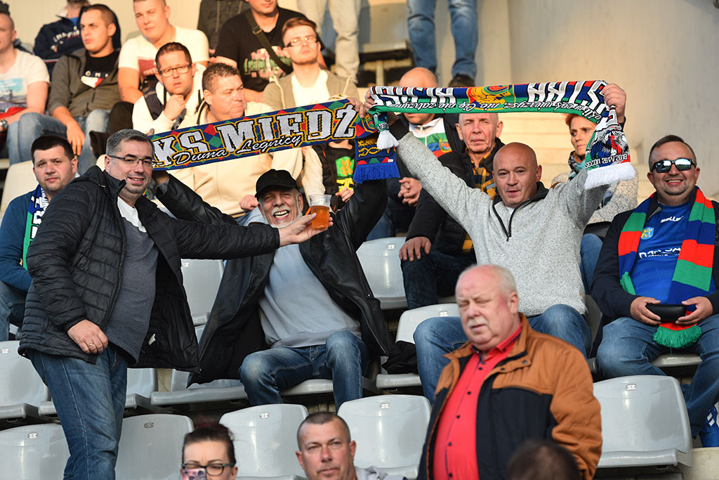 Piątkowy mecz Miedzi Legnica z Piastem Gliwice na trybunach