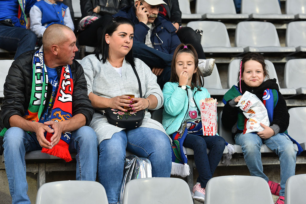 Piątkowy mecz Miedzi Legnica z Piastem Gliwice na trybunach