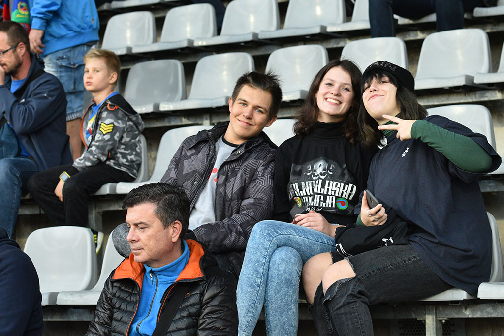 Piątkowy mecz Miedzi Legnica z Piastem Gliwice na trybunach