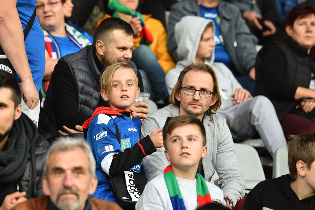 Piątkowy mecz Miedzi Legnica z Piastem Gliwice na trybunach