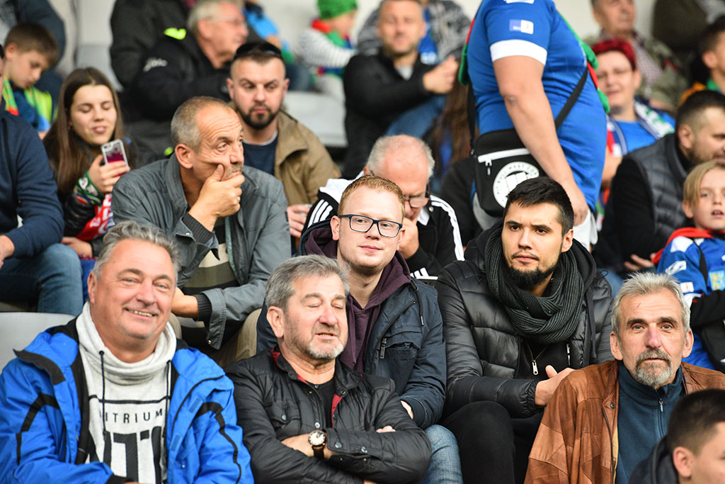 Piątkowy mecz Miedzi Legnica z Piastem Gliwice na trybunach