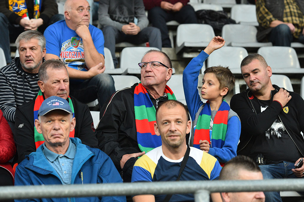Piątkowy mecz Miedzi Legnica z Piastem Gliwice na trybunach
