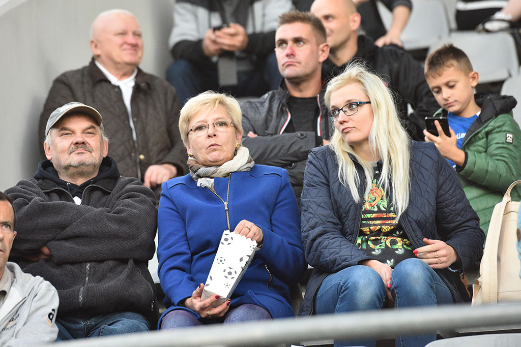 Piątkowy mecz Miedzi Legnica z Piastem Gliwice na trybunach