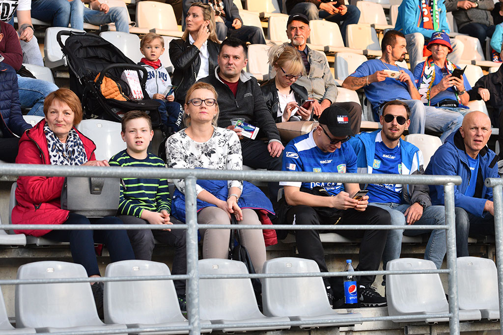 Piątkowy mecz Miedzi Legnica z Piastem Gliwice na trybunach