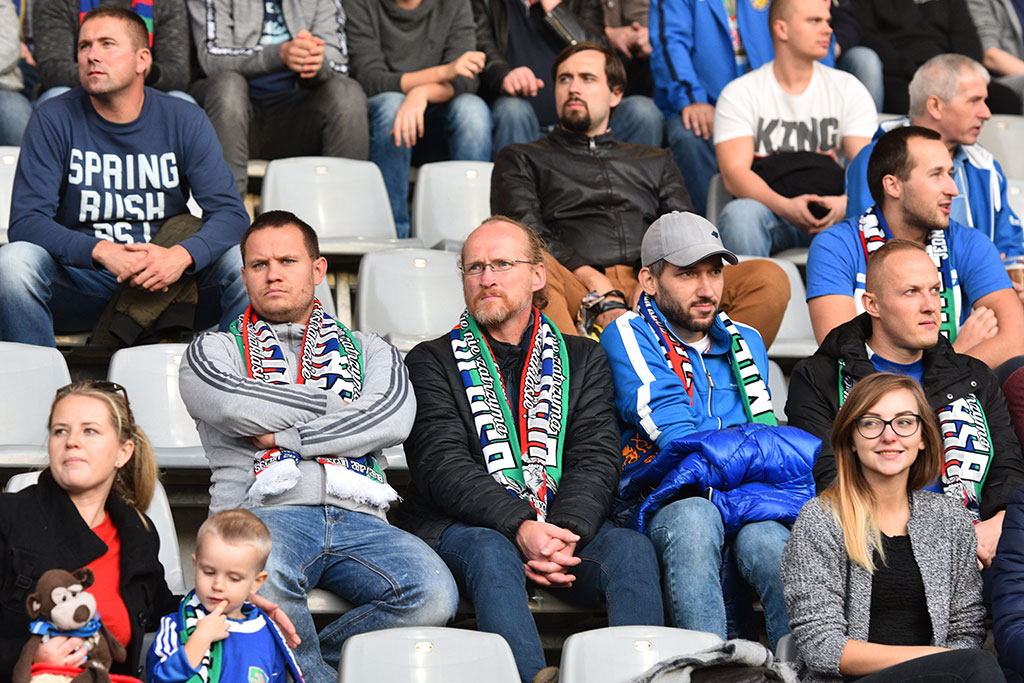 Piątkowy mecz Miedzi Legnica z Piastem Gliwice na trybunach