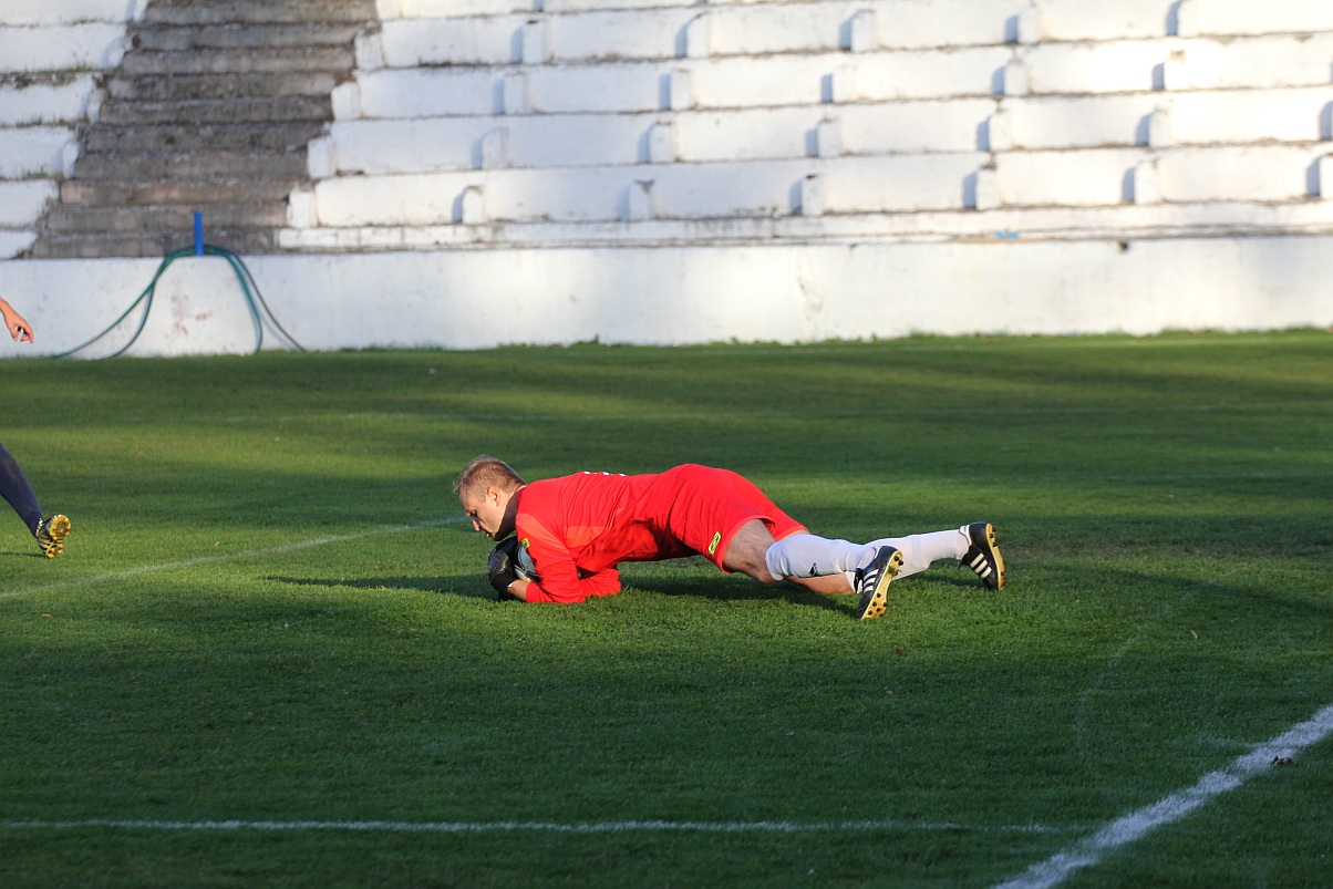 Iskra wywiozła ze stadionu przy Grabskiego komplet punktów