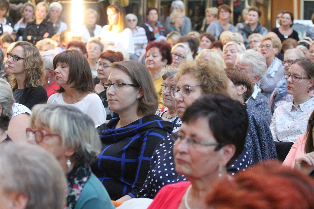 Jolanta Kwaśniewska ściągnęła tłumy do Letia Bussines Center