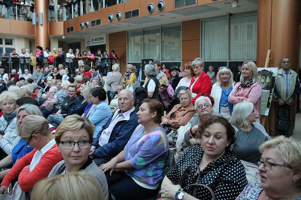 Jolanta Kwaśniewska ściągnęła tłumy do Letia Bussines Center