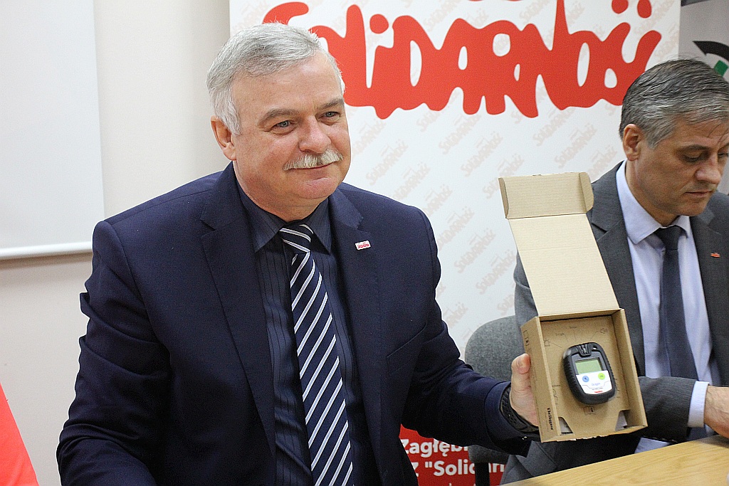 Solidarność zakupiła i przekazała pogotowiu detektory CO