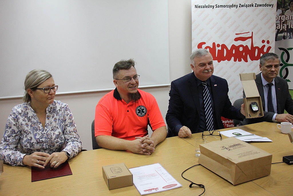 Solidarność zakupiła i przekazała pogotowiu detektory CO