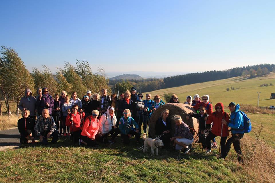 Drapiki i Pasjonaci Nordic Walking weszli na Górę Szybowcową
