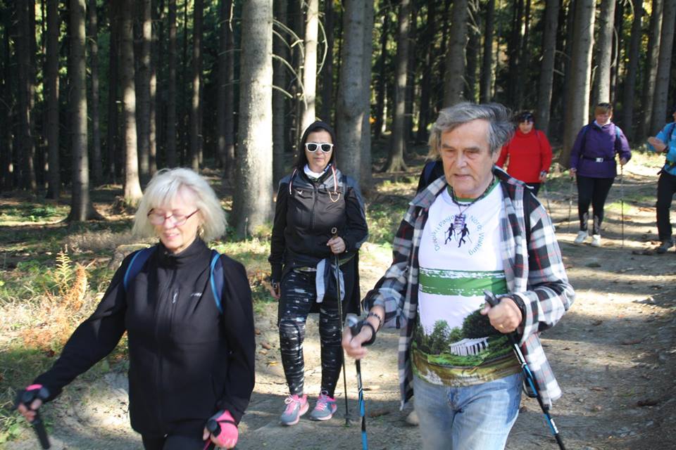 Drapiki i Pasjonaci Nordic Walking weszli na Górę Szybowcową