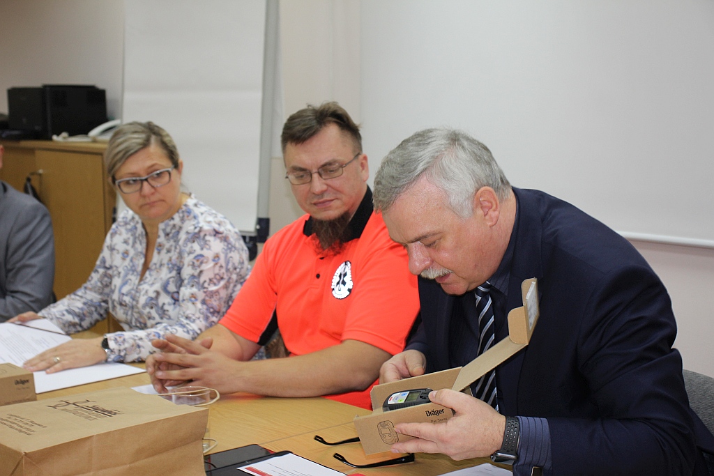 Solidarność zakupiła i przekazała pogotowiu detektory CO