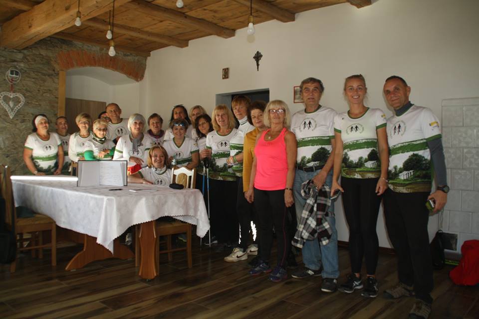 Drapiki i Pasjonaci Nordic Walking weszli na Górę Szybowcową