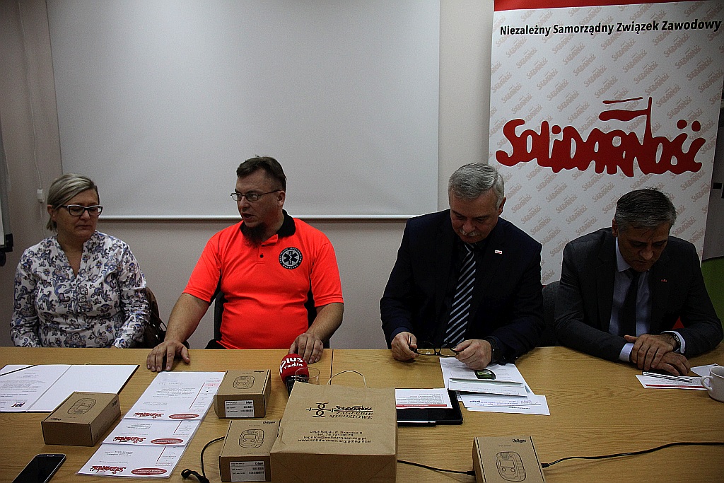 Solidarność zakupiła i przekazała pogotowiu detektory CO